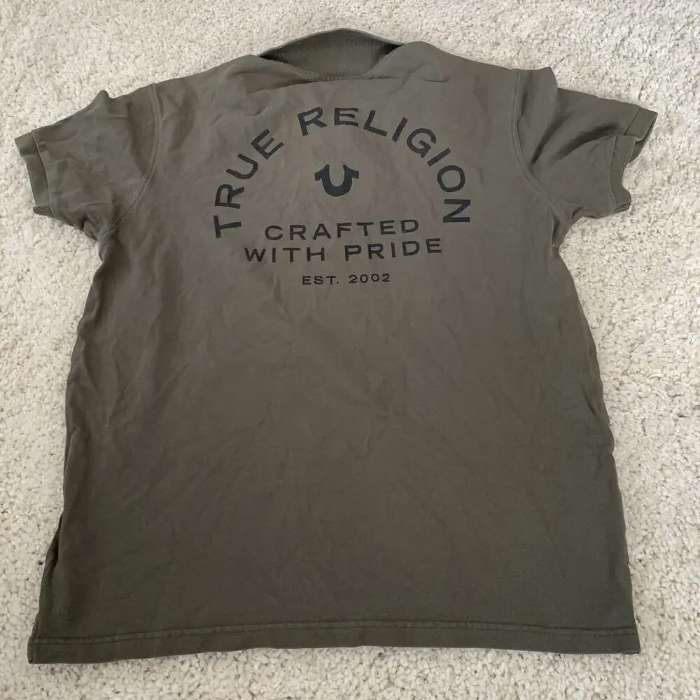 True Religion Graphic Polo Mens Large Olive Shirt Crafted With Pride Spell Out